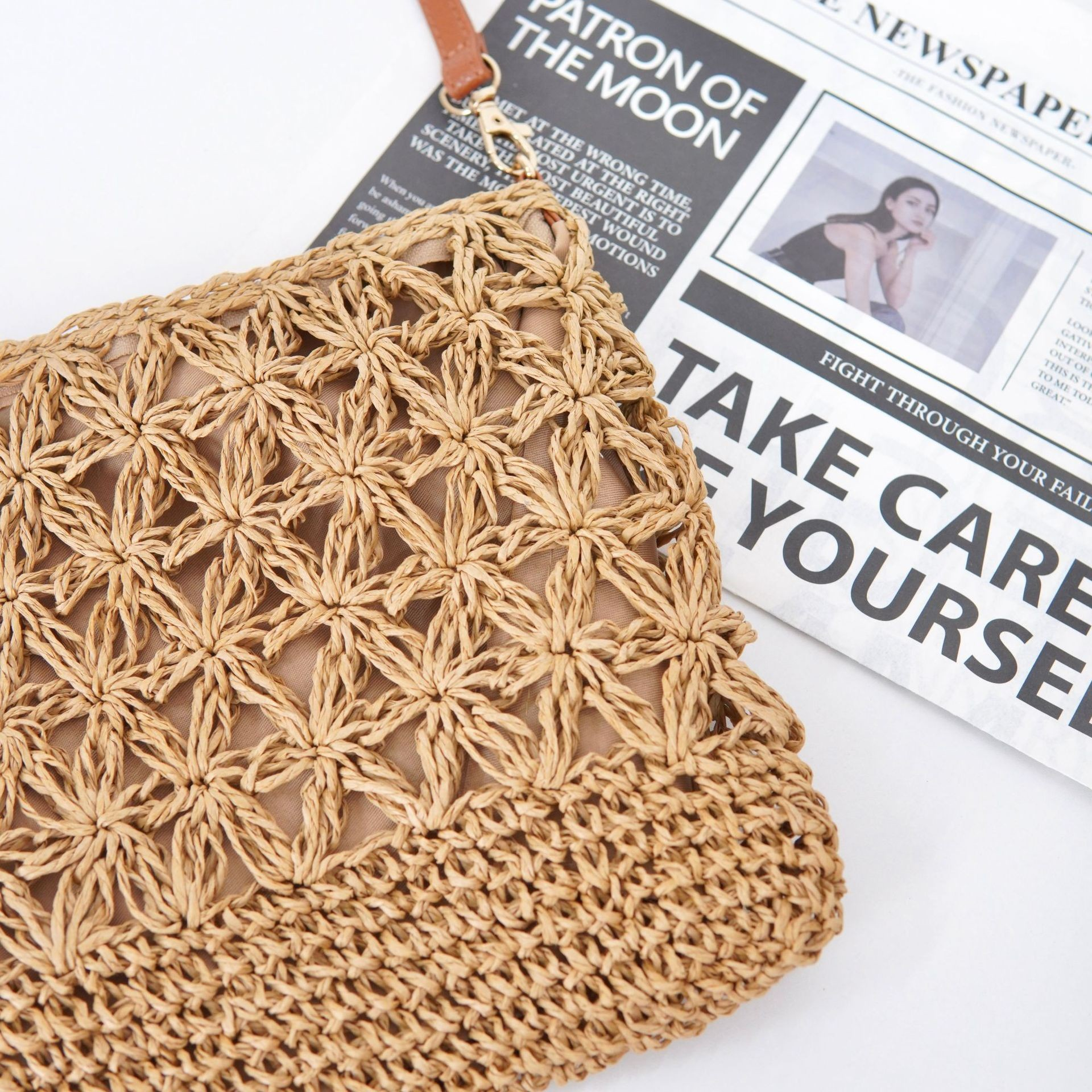 Bolso de paja con diseño de ráfaga de estrellas para el verano: versatilidad 2 en 1
