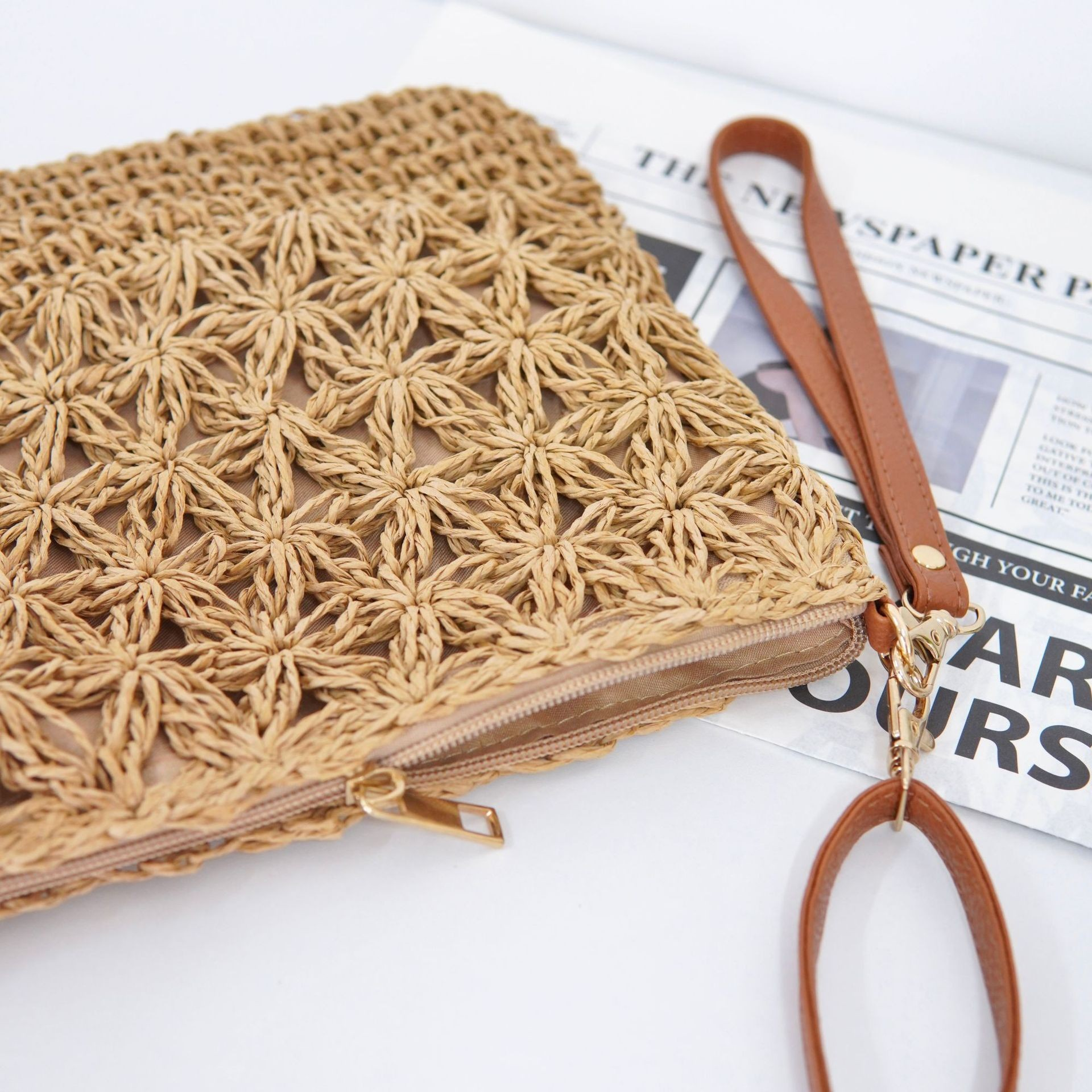 Bolso de paja con diseño de ráfaga de estrellas para el verano: versatilidad 2 en 1
