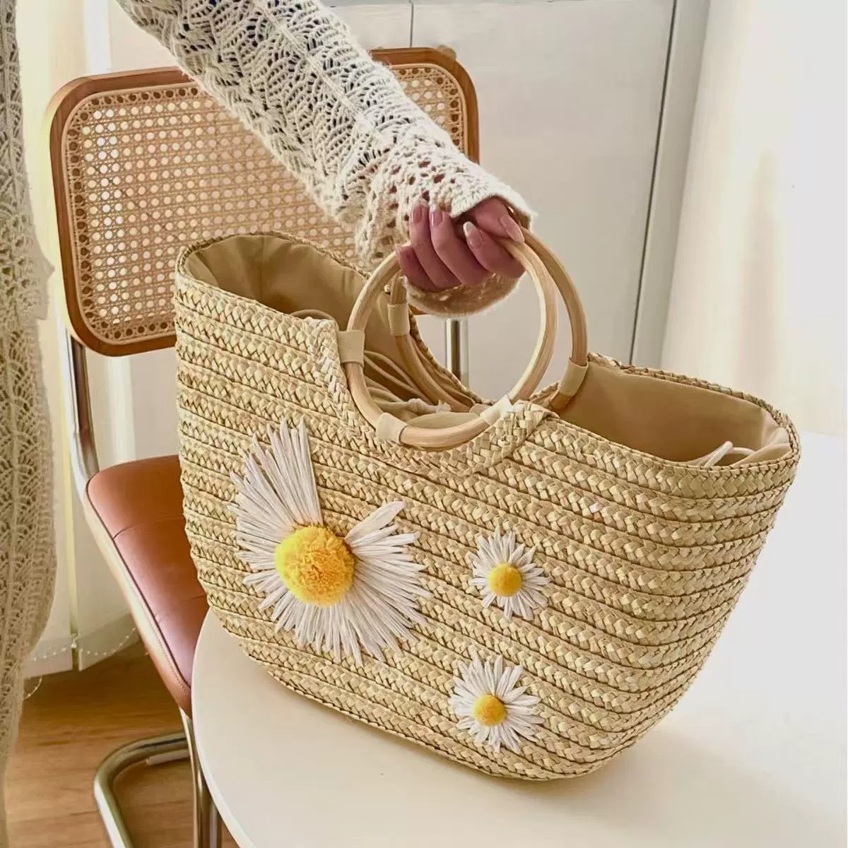 Bolso tote bohemio con margaritas de paja tejida | Bolso de playa de verano con asas de madera
