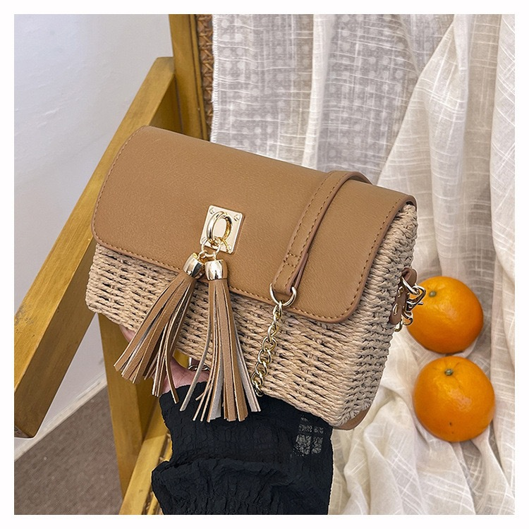 Bolso bandolera pequeño de paja para mujer | Bolso de mano con solapa y cadena para viajes de verano