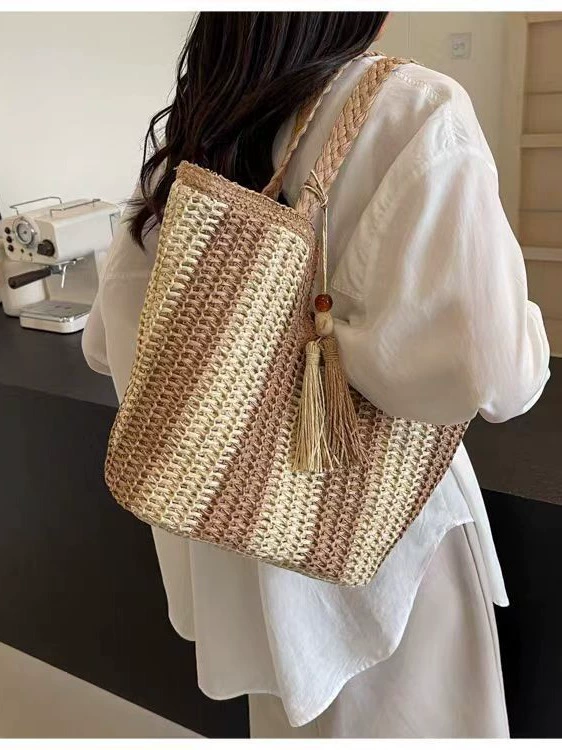 El bolso trenzado con asa tejida | Ligero y fácil de combinar para el día a día