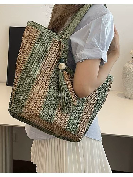 El bolso trenzado con asa tejida | Ligero y fácil de combinar para el día a día