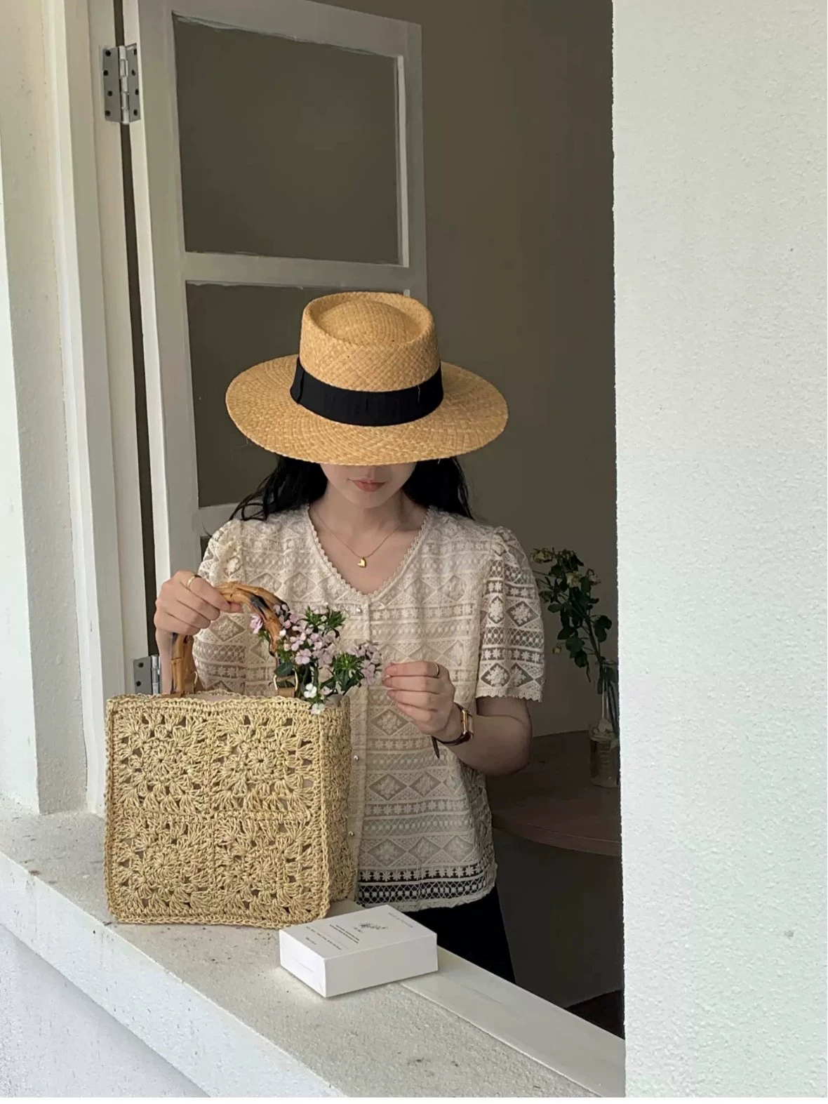 Bolso de paja de ganchillo estilo boho, bolso de mano hueco tejido con asa de bambú, cartera de hombro informal diaria estilo coreano para verano