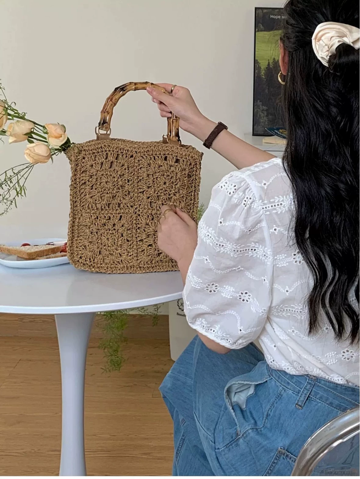 Bolso de paja de ganchillo estilo boho, bolso de mano hueco tejido con asa de bambú, cartera de hombro informal diaria estilo coreano para verano