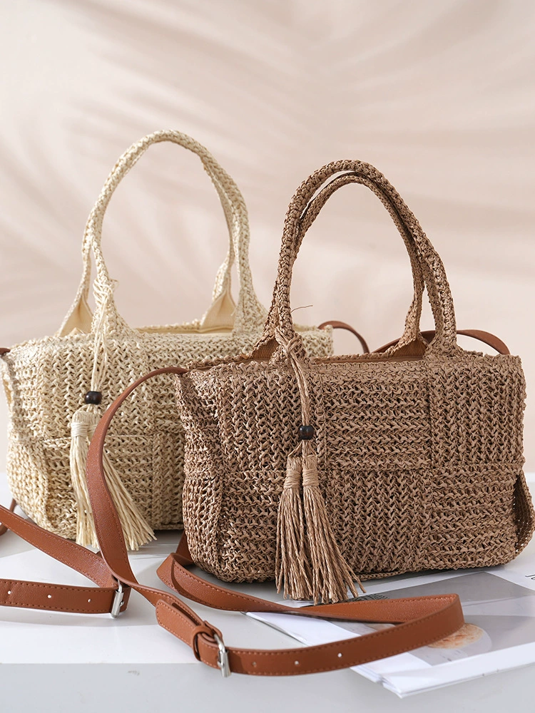 Bolso tote de paja tejido con detalle de borla, Bolso bandolera con cremallera estilo urbano, Cartera diaria cuadrada horizontal mediana para primavera 2026 en color caqui, blanco roto