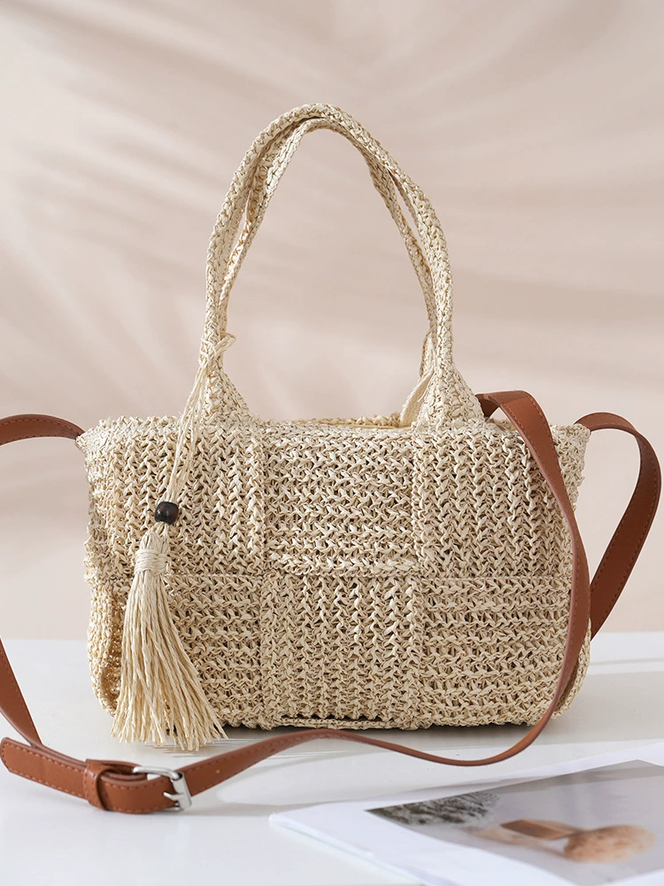 Bolso tote de paja tejido con detalle de borla, Bolso bandolera con cremallera estilo urbano, Cartera diaria cuadrada horizontal mediana para primavera 2026 en color caqui, blanco roto