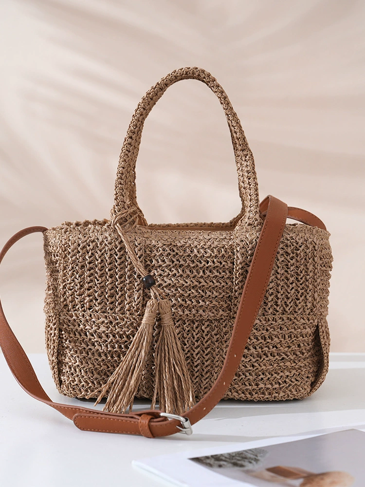 Bolso tote de paja tejido con detalle de borla, Bolso bandolera con cremallera estilo urbano, Cartera diaria cuadrada horizontal mediana para primavera 2026 en color caqui, blanco roto