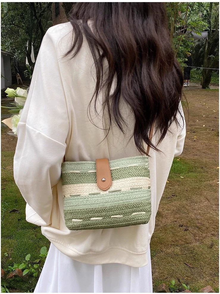 Bolso cruzado de paja a rayas con bloques de color, estilo urbano minimalista con correa ajustable, bolso de hombro pequeño tejido, bolso diario primavera 2024 en blanco roto, verde claro, marrón oscuro