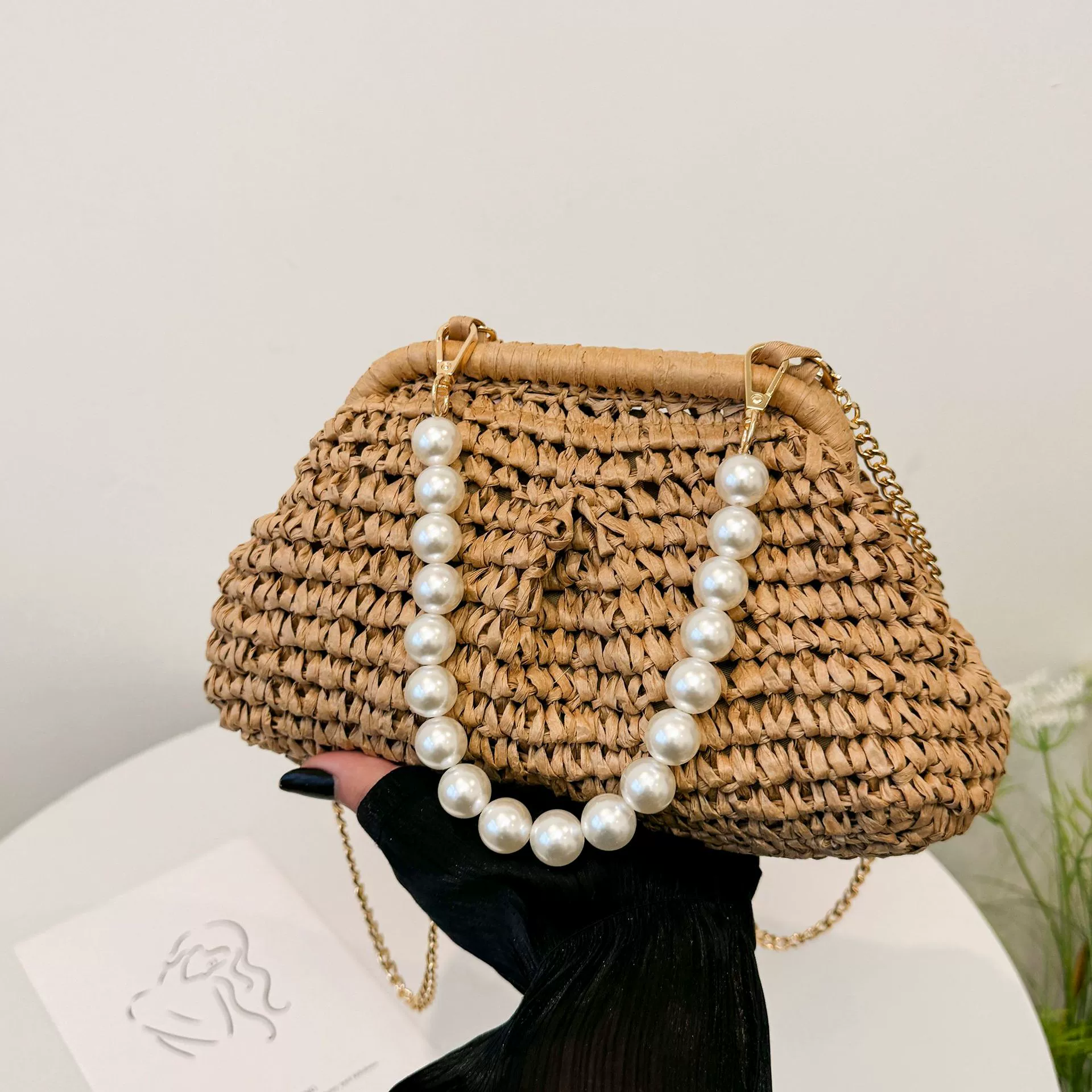 Bolso bandolera de paja con cierre de perlas en forma de concha, bolso de hombro con cadena tejida urbana minimalista, 8 opciones de estilo Bolso de mano Verano 2026 Caqui Blanco roto