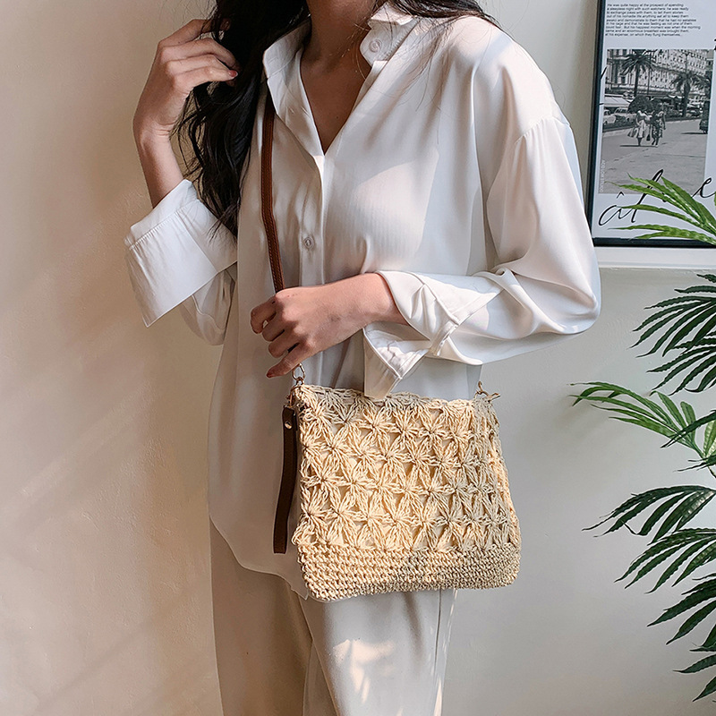 Bolso bandolera de crochet con motivos florales de papel trenzado, bolso de hombro cuadrado horizontal suave con cremallera, tendencia urbana, bolso informal primavera 2026, color blanco roto caqui, 2 opciones de color